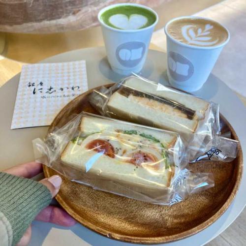 GINZA NISHIKAWA COFFEE ROASTERY 食パンカフェスタンド 三田慶應大前店のサンドイッチ、ドリンク