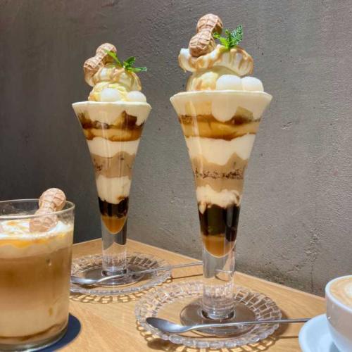 CAFE DULCETのピーナッツキャラメルパフェとキャラメルピーナッツラテ(ホット・アイス)
