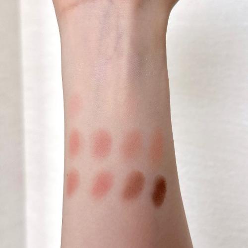 ウェイクメイクのアイシャドウ26のスウォッチ