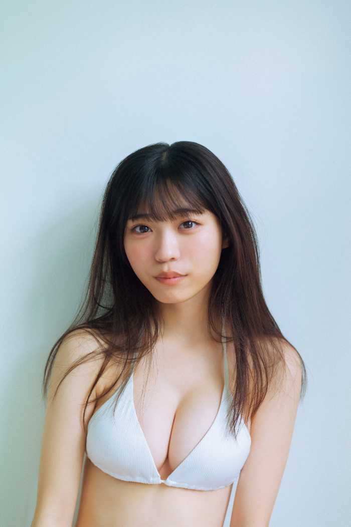 金澤亜美写真集ついに発売♡初めてが詰まった透明感あふれる一冊