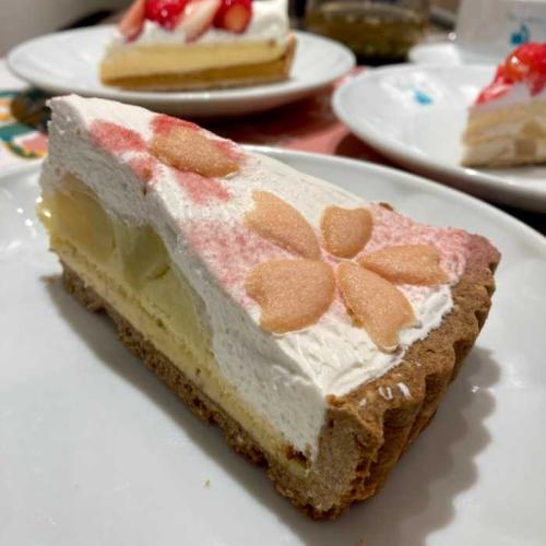 キルフェボンの徳島県里浦産なると金時“里むすめ”と胡麻のタルトカット