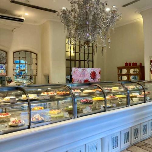 キルフェボン銀座店のショーケース