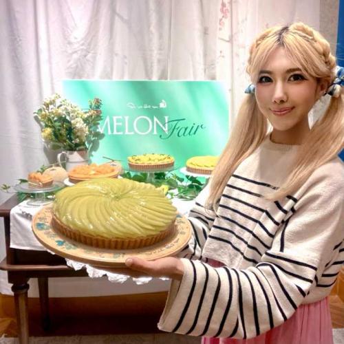 キルフェボンMELONフェアのメロンタルトと筆者のりぴよ