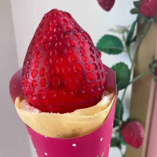 BIGいちご飴クレープのいちご飴