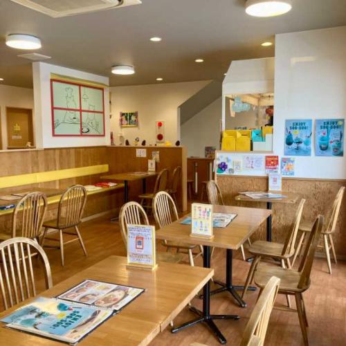 ドライブイン熱海プリン食堂の内観