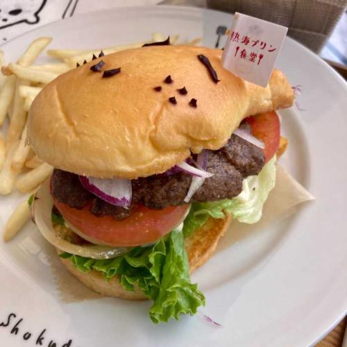 ドライブイン熱海プリン食堂のかばさんバーガー(寄り)