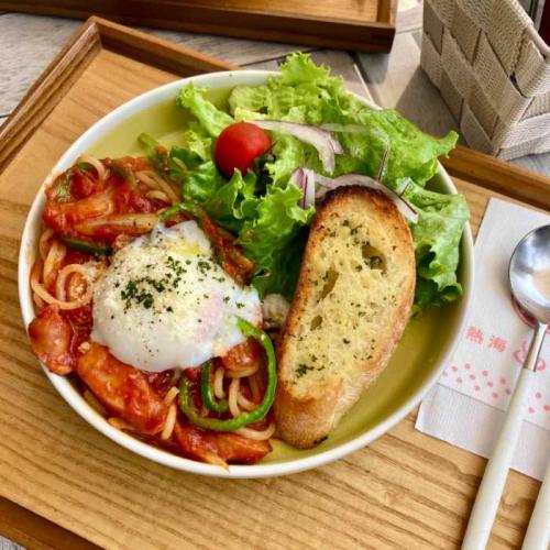 ドライブイン熱海プリン食堂のナポリタンプレート