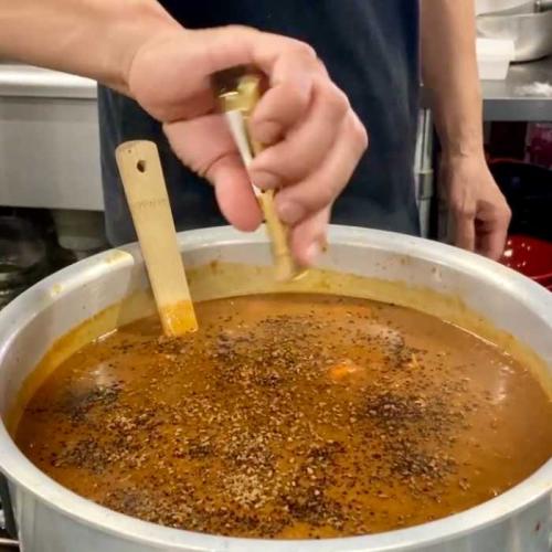 麺屋三丁目のカレー仕上げ