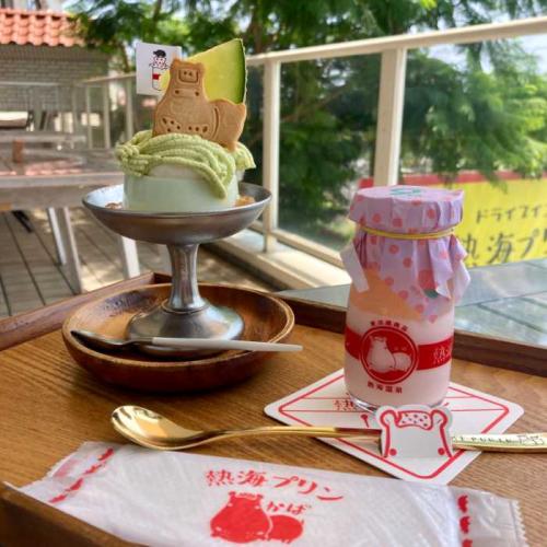ドライブイン熱海プリン食堂のメロン皿プリン十周年祭限定ももプリン