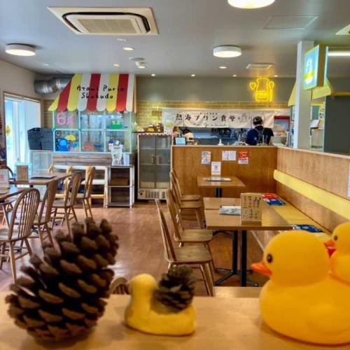 ドライブイン熱海プリン食堂の内観