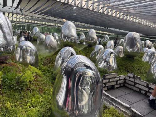 チームラボプラネッツの呼応する小宇宙の苔庭