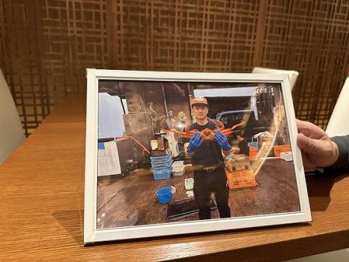「香住蟹一番」で香住蟹と活けズワイガニを食べ比べです。