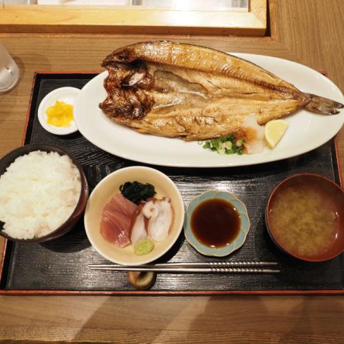 炉端大夢のほっけ定食①