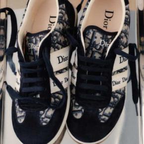 Diorの新作スニーカーはリボンが主役♪レトロとモダンが融合した「ディオール リボン」
