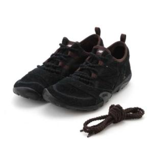 New Balance×emmiのエクスクルーシブモデル！女性らしさを添えたMT10スニーカーが発売