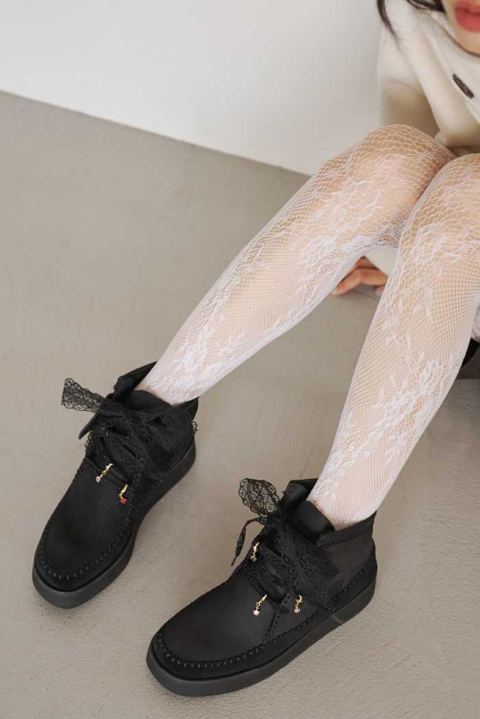 LILY BROWNとClarks Originalsがコラボ♪カスタム仕様のWeaver Craftに注目