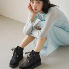LILY BROWNとClarks Originalsがコラボ♪カスタム仕様のWeaver Craftに注目