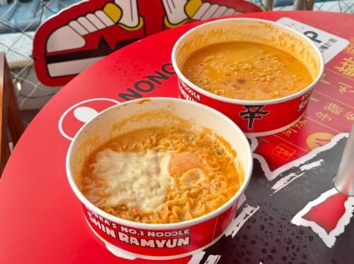 辛ラーメン粉食ポップアップの屋上2