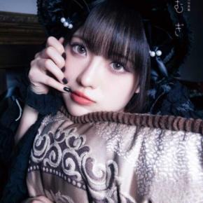 七瀬つむぎ初の写真集『つむぎ』表紙解禁！ゴスロリや着物、ショートヘア姿など多彩な魅力を収録