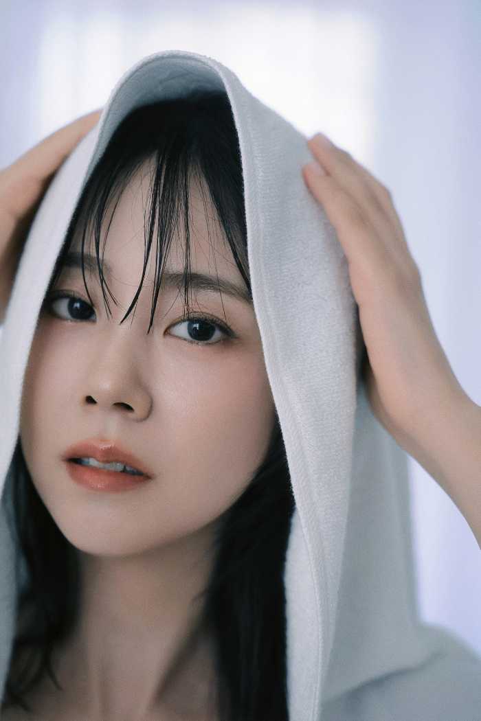 ハン・スンヨン写真集『Inside You, Inside Me』発売決定!韓国で撮影した先行カットを公開