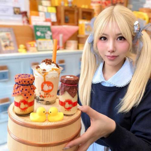熱海プリンの秋メニューと筆者のりぴよ