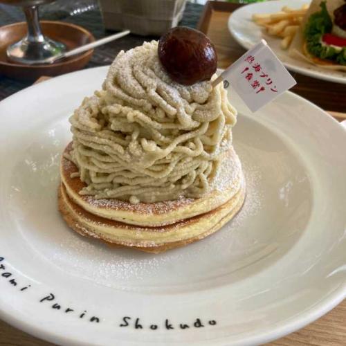 ドライブイン熱海プリン食堂のモンブランプリンパンケーキ