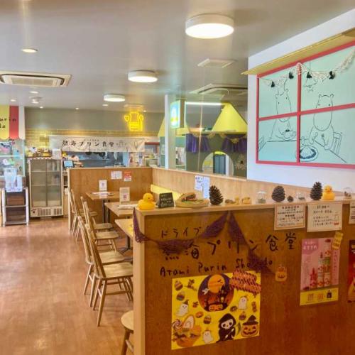 ドライブイン熱海プリン食堂の内観