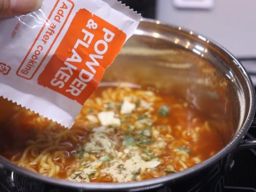 サムヤンラーメンのスープ2