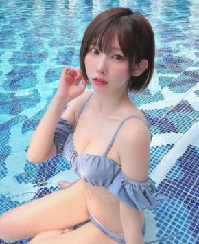 えなこ、「もう夏かも」圧倒的な美スタイルを披露しながらプールにつかる姿に「完璧や」「全てがNo1」