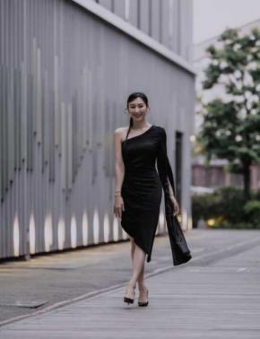 浅田舞、ワンショルダーの“大人の黒ドレス”で持ち前の美スタイル披露しファンを魅了