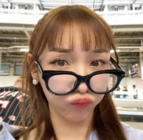 加護亜依の“変顔”にコメント欄が大喜利大会！「だっふんだー」「アイーン」往年のギャグ殺到