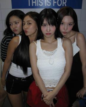 TWICE ジヒョ お見送り会 GS7b4WkbIAMx6js.jpg