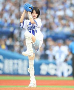 「今年もノーバン」あのちゃん、横浜スタジアム3年連続始球式で見せた驚異の投球に注目集まる