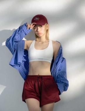 金髪ボブでヘルシーな色気！山本舞香、カルバンクラインで魅せる引き締まったボディラインに「美人すぎる」と絶賛の嵐