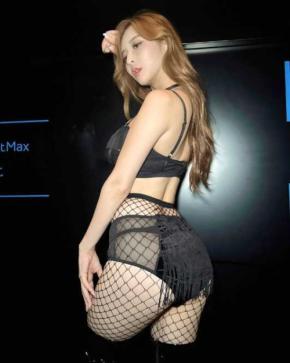 神々しい美尻降臨!CYBERJAPAN・KYONが魅せる待望のバックショットに「魅力的で素敵すぎます」と大反響