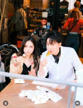 黒崎レイナ、佐藤健との“兄妹ショット”公開に反響「本当の兄妹に見える」