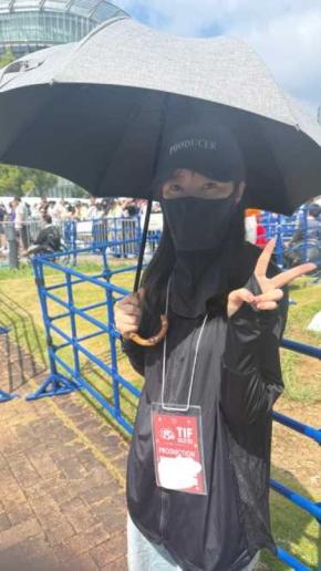 指原莉乃、完全防備の夏フェス姿が話題！！“プロデューサー帽子”にも注目集まる