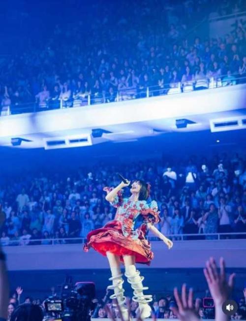 あのちゃん、日本武道館で初単独ライブ開催 観客1万2000人熱狂 |