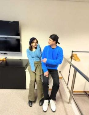 鈴木奈々、後輩タレントとの“偶然のペアルック”に反響「お似合いすぎる」「付き合って欲しい」