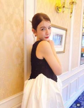 スザンヌ、タンクトップで美肩披露 ふわふわドレス姿に反響「仕草にキュンキュン」