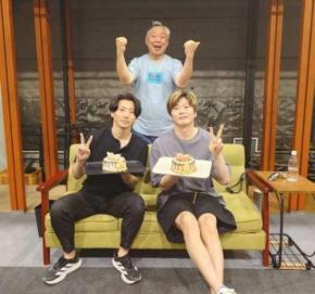 田中圭主演舞台で起きた奇跡…鈴木おさむ氏、バースデーショットで“金髪ヘア”の田中圭の近影公開