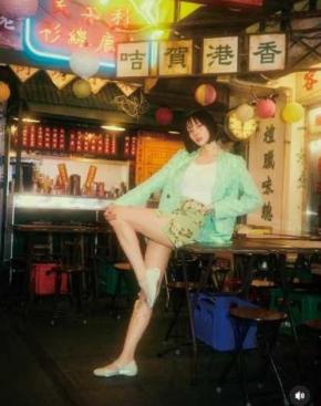 “役満ボディー”岡田紗佳、超ミニスカから伸びる“美脚”にファン釘付け「脚長～い」「スタイル抜群」
