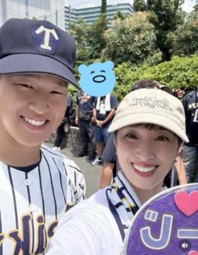 「似ていますね」坂下千里子、母！？として帝京野球部を応援　球児との記念ショットに大反響