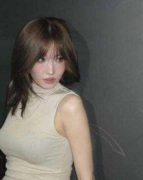 「誰もこの美しさには敵わない」TWICE・モモ、美バスト際立つシンプルコーデにファンうっとり