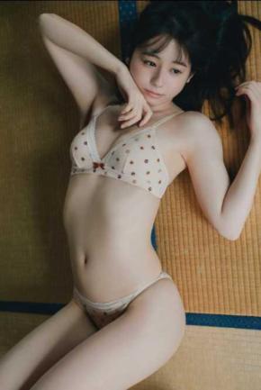 小池里奈、熱帯夜に魅惑のランジェリーショット　畳の上で見せた美ボディに「麗しい」「可愛くて…エロ〜い」