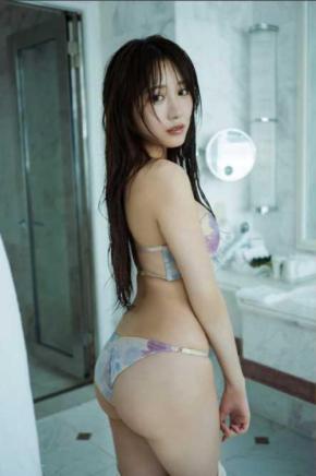 “アイドル史上最強BODY”横野すみれ、濡れ髪×ランジェリー姿の振り向きショットで美ヒップ披露「異次元レベルのスーパースタイル」