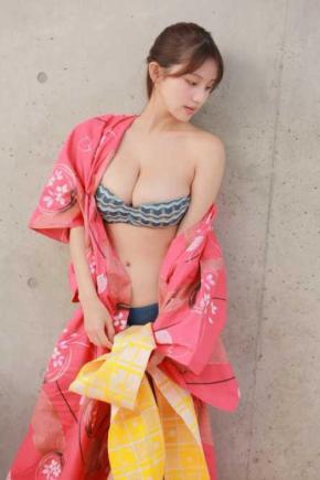 「浴衣＋美女＝最強」花咲楓香、浴衣を肩からハラリ…Hカップバスト覗く大胆着崩しショットでファンを悩殺