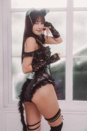 霧島聖子、セクシーな黒猫コスチュームから覗く美スタイル＆愛らしさにファン悶絶「お人形さんみたい」