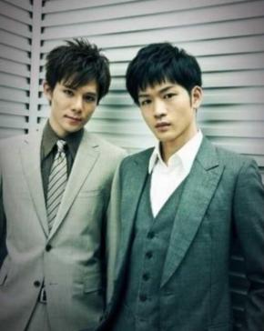 「涙が出そう…」松下洸平＆柿澤勇人の“23歳当時の貴重写真”と最新2ショットにファン感動「胸熱すぎる絆」