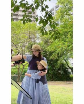 「お顔立ちがそっくり…！」佐々木希、人気子役・泉谷星奈との“そっくり母娘”リンクコーデ写真に「本当の親子みたい」と絶賛の嵐